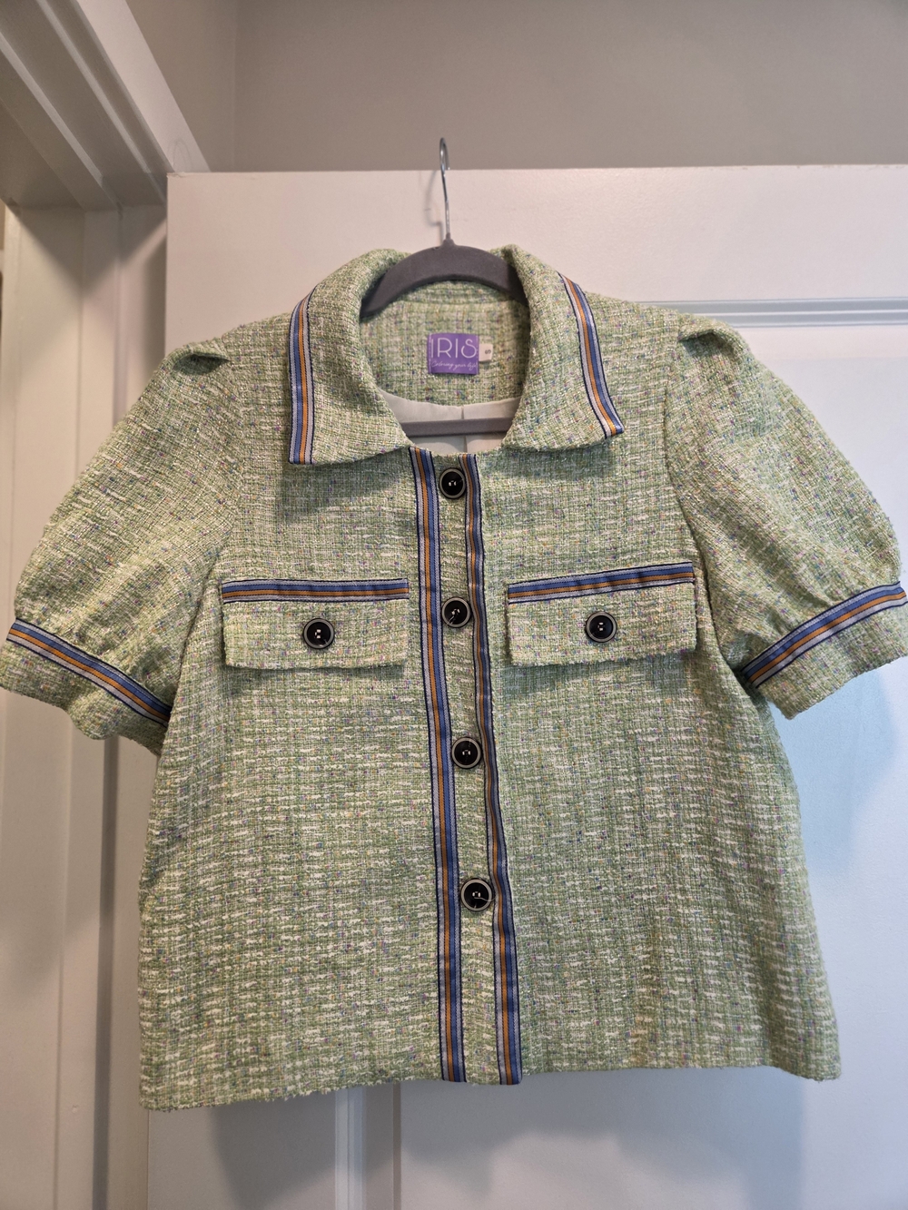 IRIS Boutique textured green tweed short sleeve jacket/top in size Small.